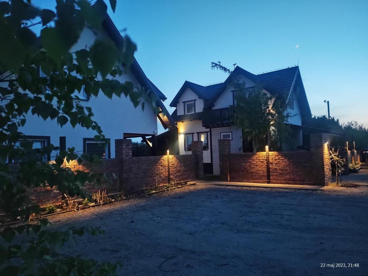 Domek Parterowy Apartamentowy Ostoja Rewal Bagian luar foto